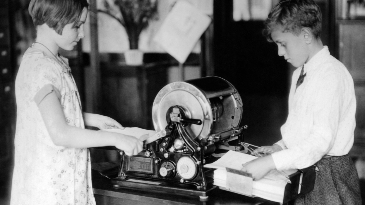 O aparelho misterioso: entenda como o inventor Thomas Edison ajudou escolas no mundo inteiro